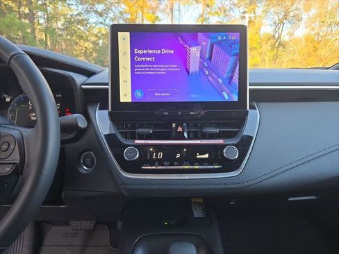 Certified 2025 Toyota Corolla SE image 22