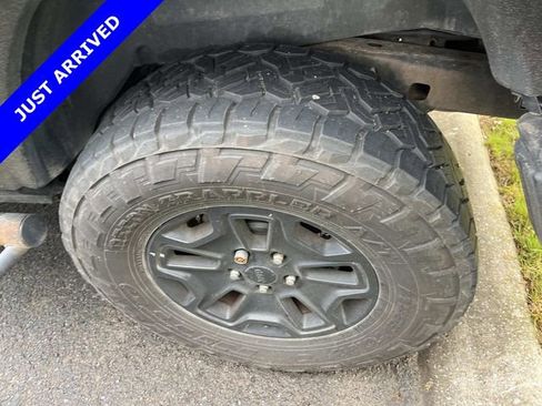 Used 2014 Jeep Wrangler Unlimited Rubicon w/ Dual Top Group AWD/4WD image 9