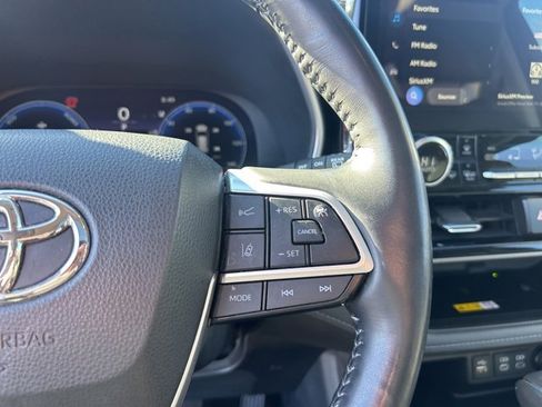 Used 2023 Toyota Highlander Limited image 17