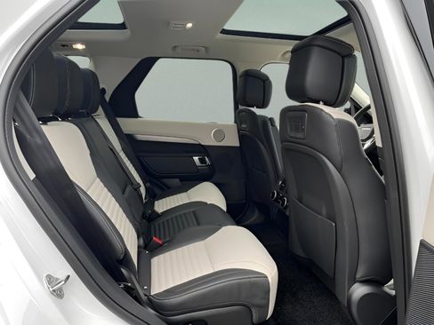 Certified 2025 Land Rover Discovery Dynamic SE image 13