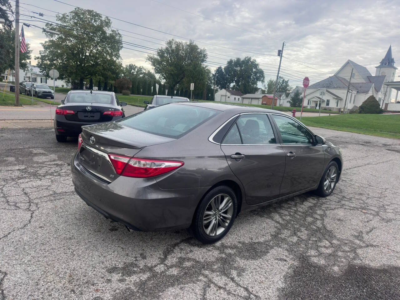 Used 2015 Toyota Camry SE FWD image 6