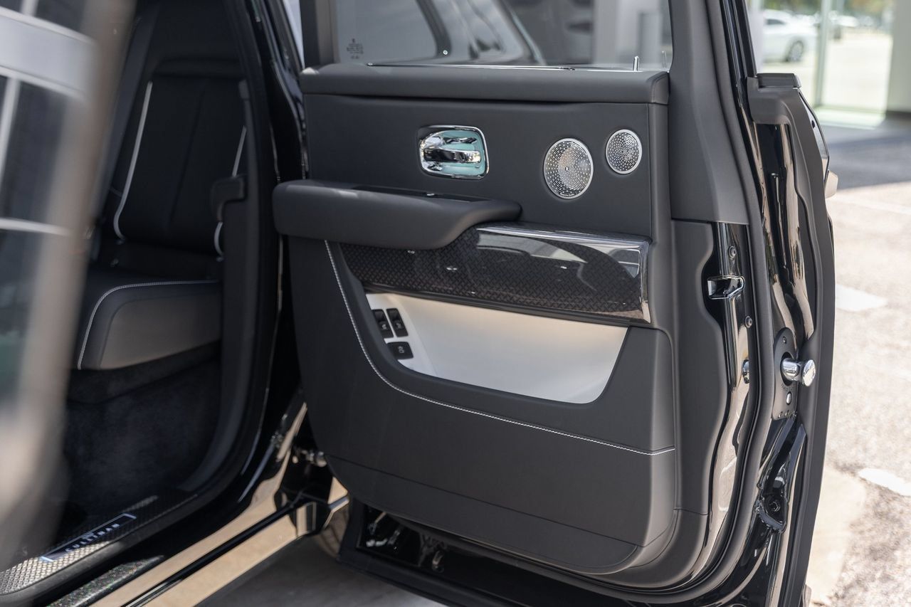 New 2027 Rolls-Royce Cullinan Black Badge AWD/4WD image 40