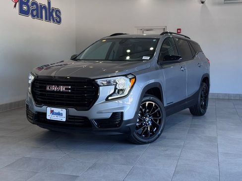 Certified 2023 GMC Terrain SLE w/ Driver Convenience Package AWD/4WD image 2