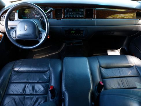 Used 1999 Lincoln Town Car Executive image 2