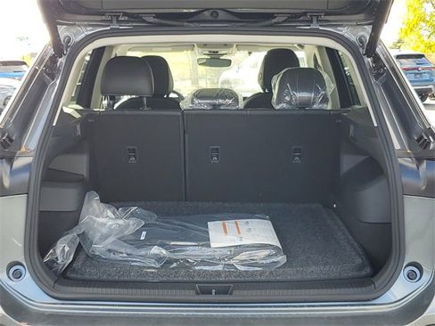 New 2025 Volkswagen Tiguan SE image 8