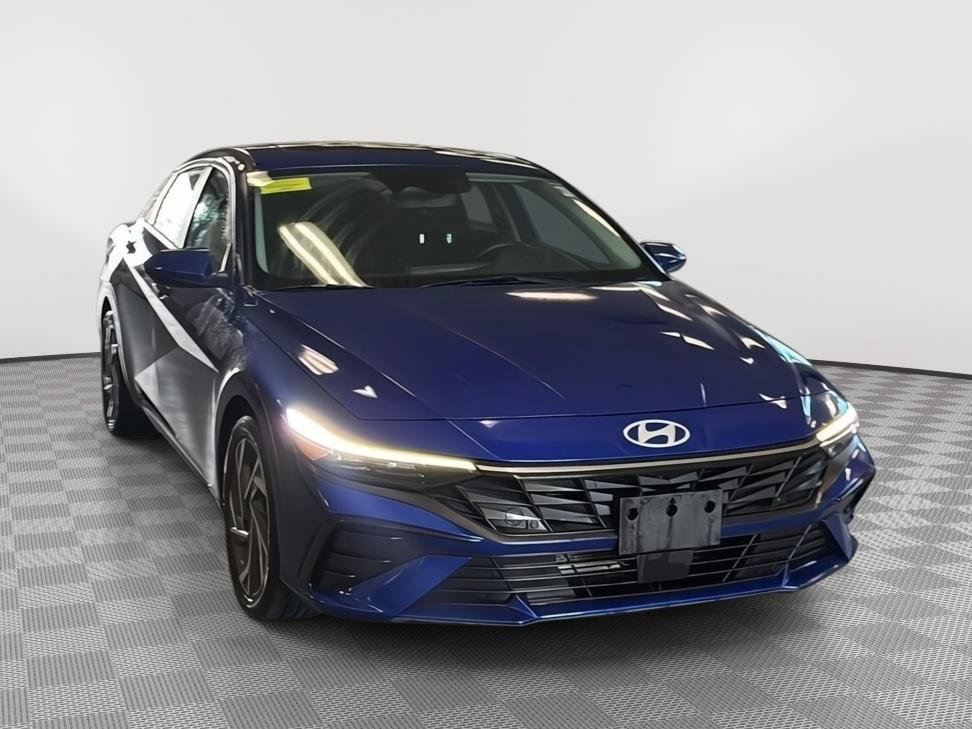 Certified 2024 Hyundai Elantra SEL w/ Convenience Package FWD image 3