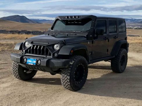 Used 2017 Jeep Wrangler Unlimited Rubicon w/ Connectivity Group image 5