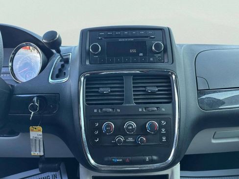Used 2013 Dodge Grand Caravan SXT FWD image 31