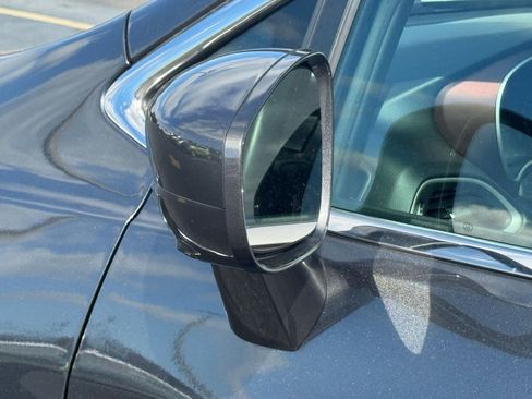 Used 2020 Chrysler Pacifica Touring-L image 21