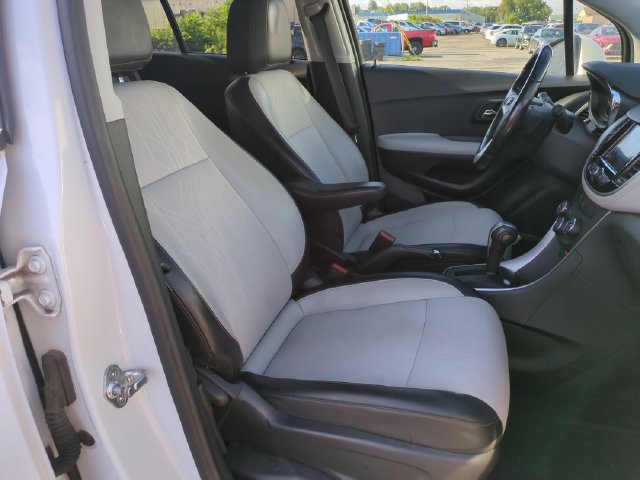 Used 2022 Chevrolet Trax LT w/ LT Convenience Package AWD/4WD image 20