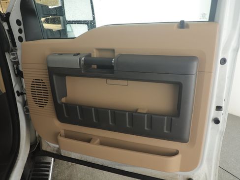 Used 2015 Ford F250 Lariat w/ Lariat Ultimate Package image 4