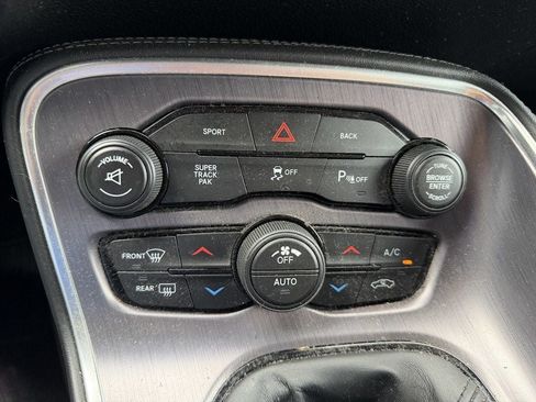 Used 2016 Dodge Challenger R/T RWD image 20