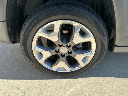 Used 2019 Jeep Compass Limited w/ Safety & Security Group image 5