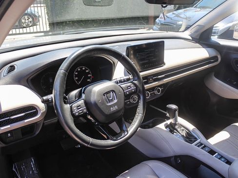 Used 2023 Honda HR-V EX-L image 16