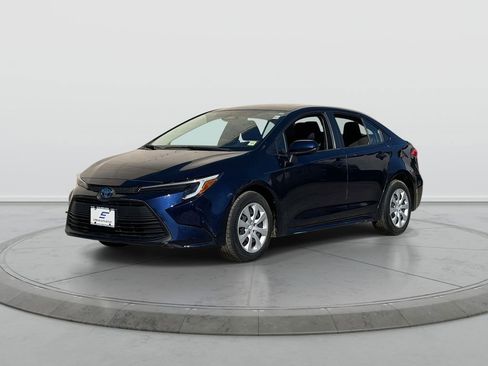 Used 2023 Toyota Corolla LE FWD image 3