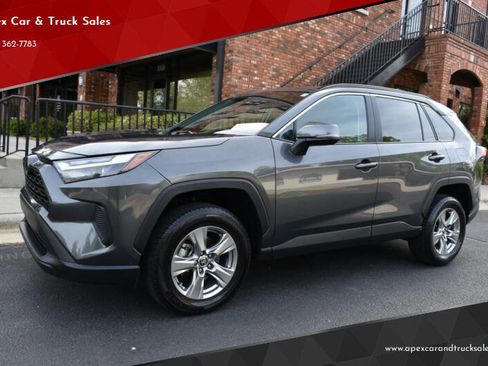 Used 2024 Toyota RAV4 XLE image 1