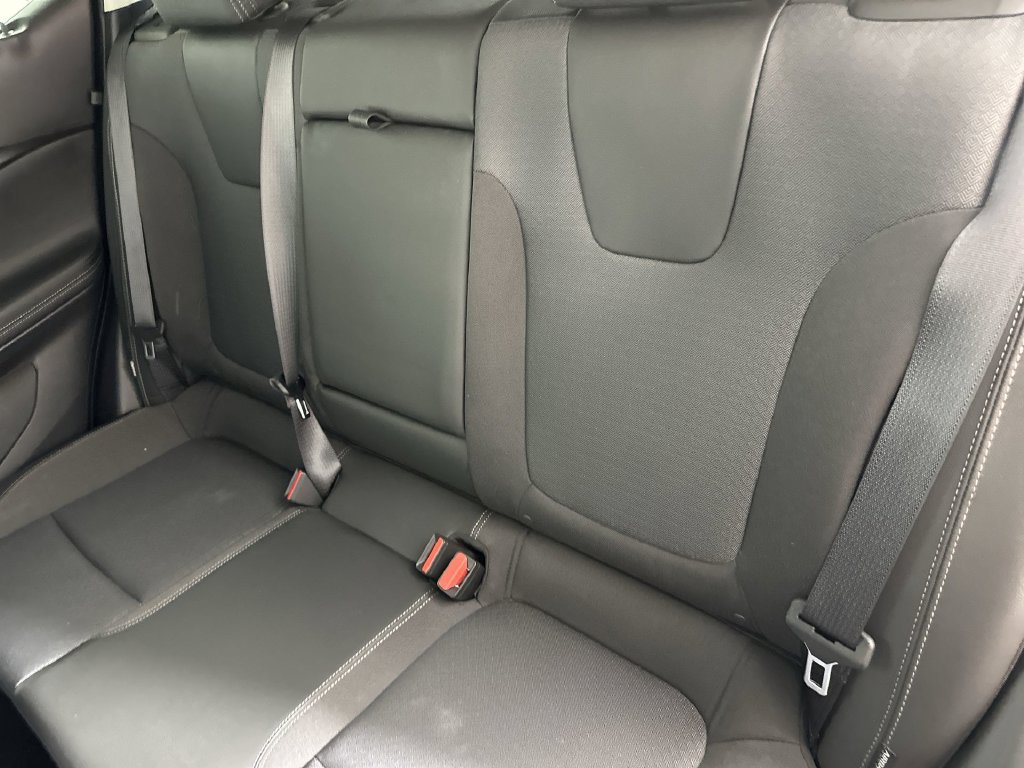 Used 2023 Buick Encore GX Select w/ Sport Touring Package FWD image 26