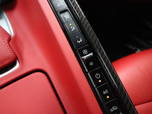 Used 2021 Chevrolet Corvette Stingray Preferred Conv w/ Z51 Performance Package RWD image 31