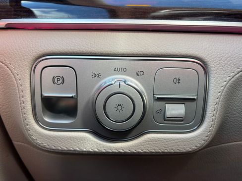 Used 2024 Mercedes-Benz GLE 450e 4MATIC image 28