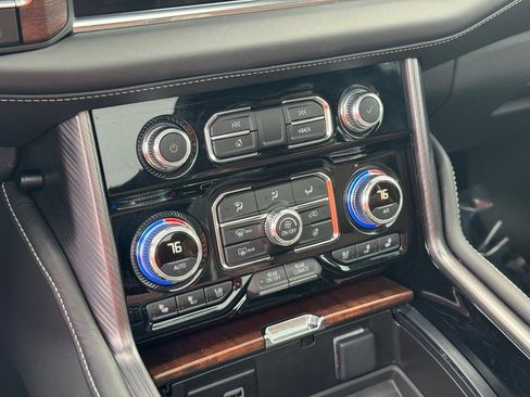 Used 2024 GMC Yukon Denali Ultimate image 34