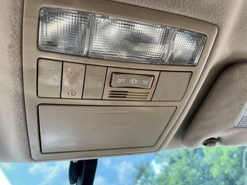 Used 2010 Toyota Venza FWD image 26