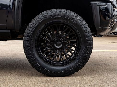 Used 2026 GMC Sierra 2500 AT4X image 12