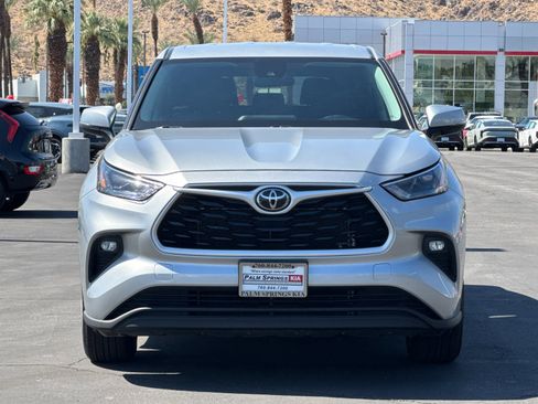 Used 2023 Toyota Highlander LE image 8