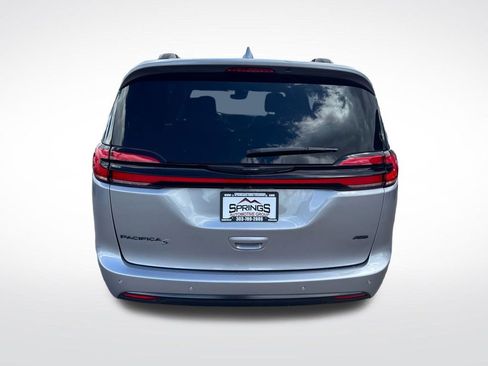 Used 2021 Chrysler Pacifica Touring w/ S Appearance Package AWD/4WD image 4