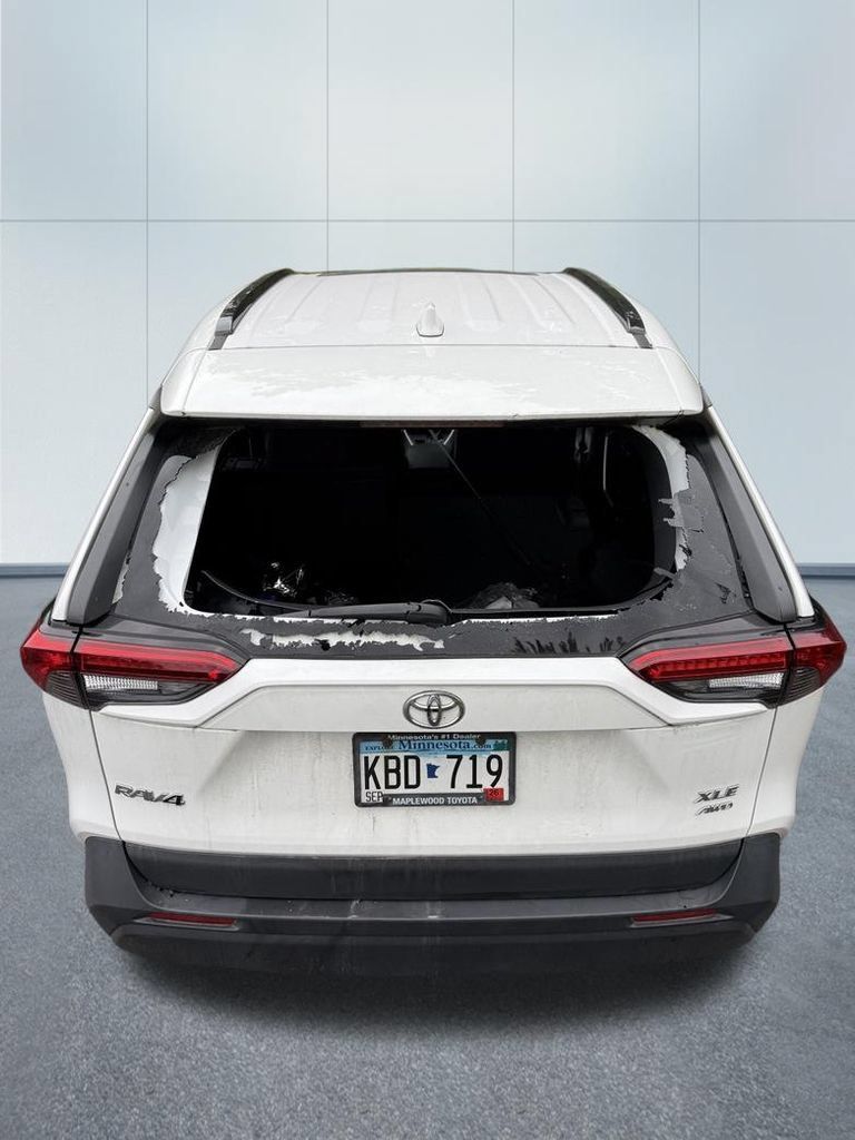 Used 2022 Toyota RAV4 XLE w/ Convenience Package AWD/4WD image 5