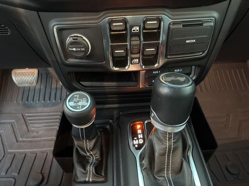 Used 2021 Jeep Wrangler Unlimited Sahara w/ Cold Weather Group image 18