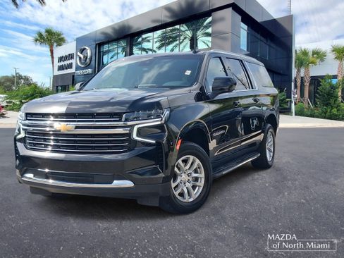 Used 2024 Chevrolet Suburban LT RWD image 1