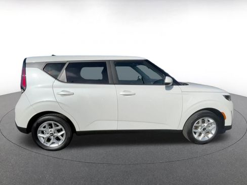 Used 2025 Kia Soul LX w/ LX Technology Package image 16