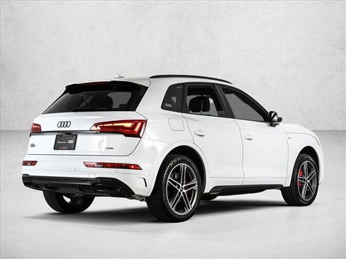 Certified 2025 Audi Q5 e Premium Plus w/ Premium Plus Package AWD/4WD image 5