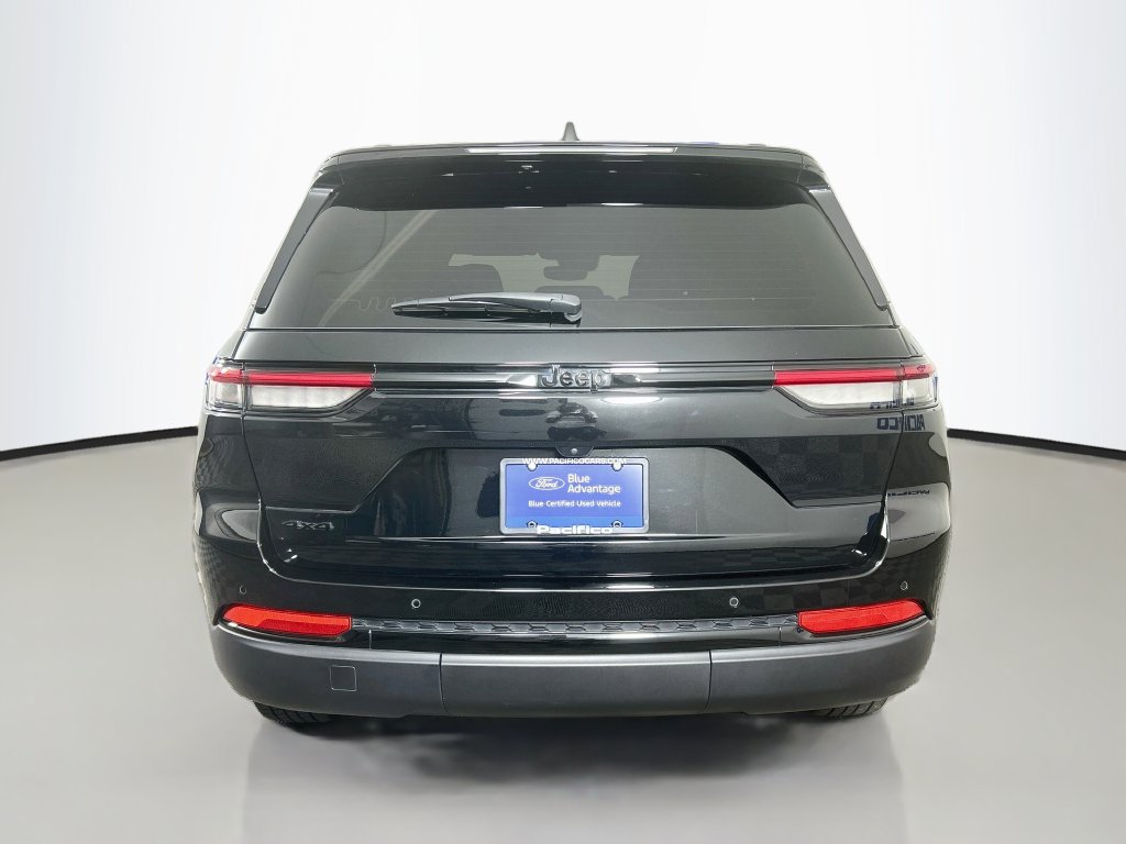 Used 2024 Jeep Grand Cherokee Altitude AWD/4WD image 6
