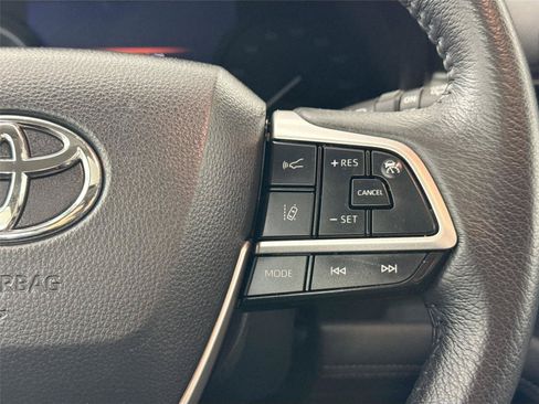 Certified 2025 Toyota Sienna XLE FWD image 20