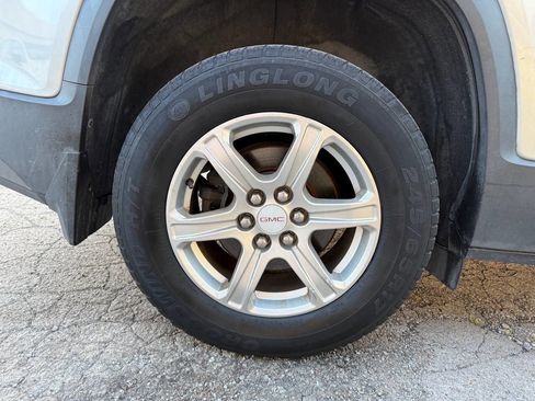 Used 2017 GMC Acadia SLE FWD image 30