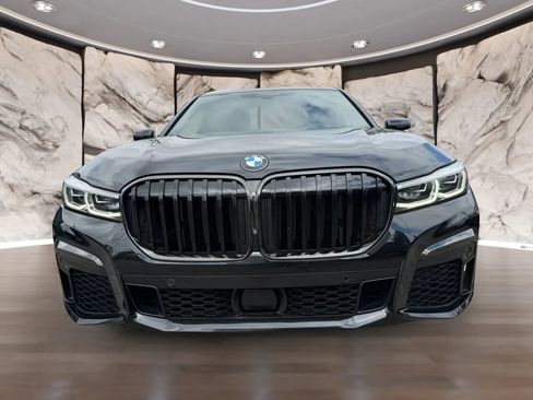 Used 2021 BMW 750i xDrive w/ Executive Package image 2