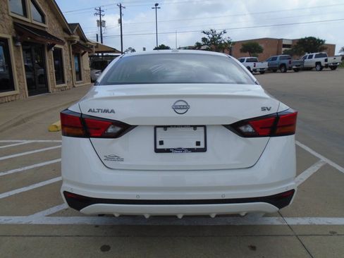 Used 2024 Nissan Altima 2.5 SV FWD image 6