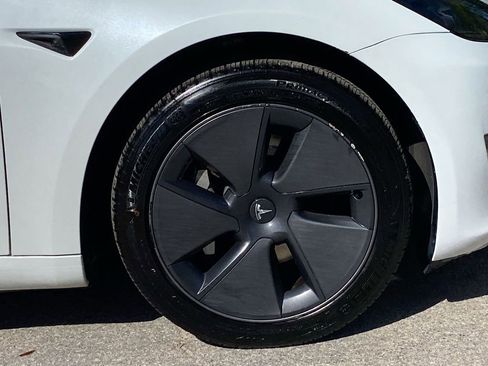 Used 2023 Tesla Model 3 Standard Range image 9