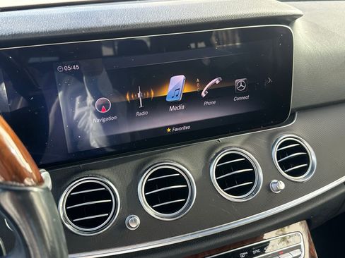 Used 2020 Mercedes-Benz E 350 Sedan image 5