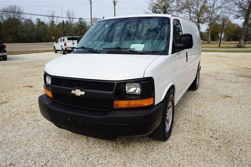 Used 2010 Chevrolet Express 1500 RWD image 4