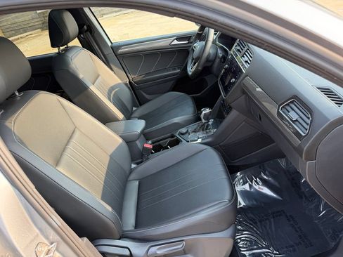 Certified 2023 Volkswagen Tiguan SE R-Line AWD/4WD image 22