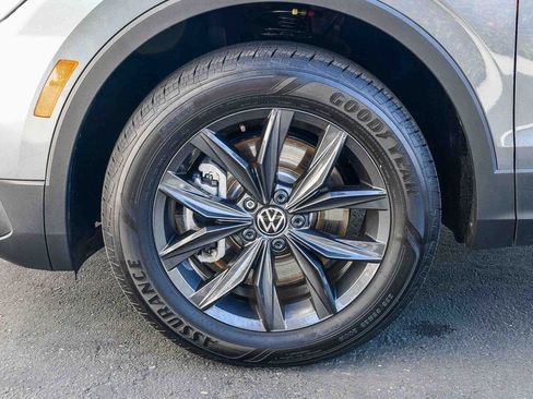 Used 2024 Volkswagen Tiguan SE image 9