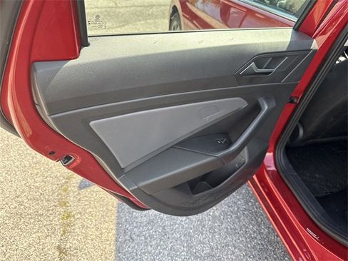 Used 2025 Volkswagen Jetta SE w/ Sunroof Package image 34