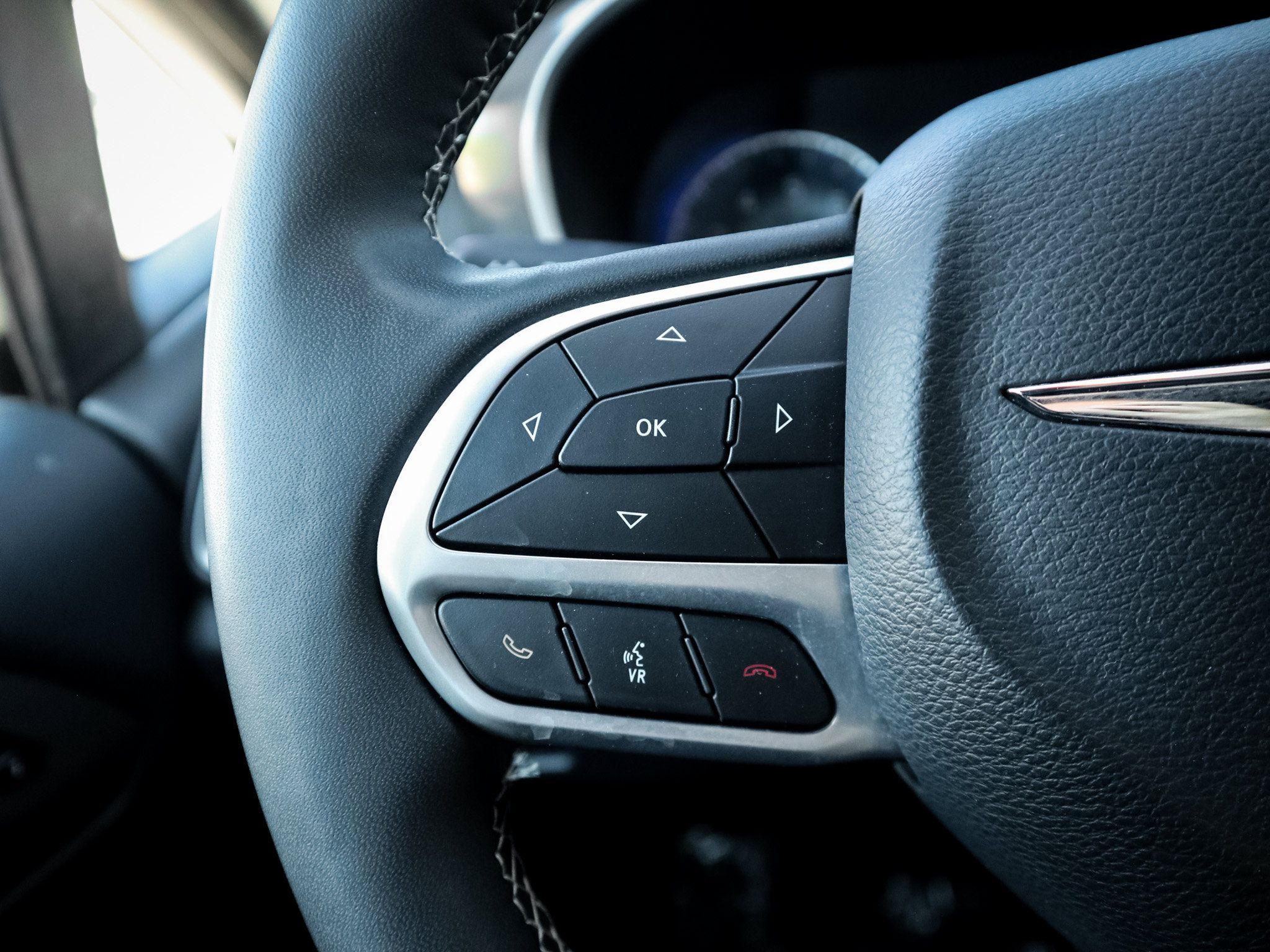 Used 2025 Chrysler Pacifica Select FWD image 19