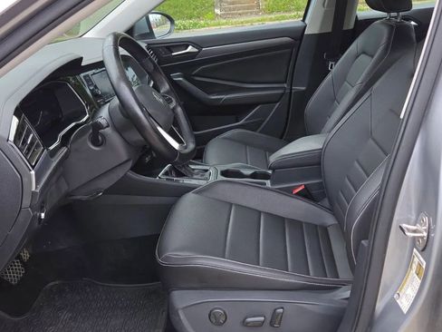 Used 2023 Volkswagen Jetta SE FWD image 9