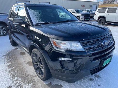 Used 2018 Ford Explorer XLT w/ Equipment Group 202A AWD/4WD image 2