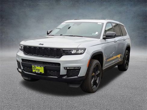 New 2025 Jeep Grand Cherokee L Limited w/ Black Appearance Package image 3