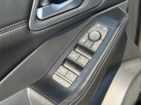 Used 2023 Nissan Rogue SV w/ SV Premium Package FWD image 16