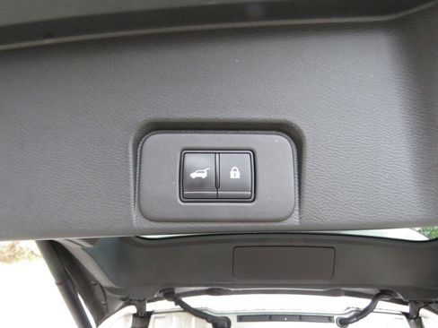 Used 2023 Nissan Rogue SL AWD/4WD image 18